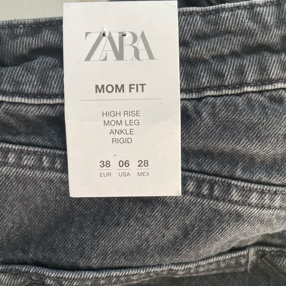 Zara jeans brand new w tags! Mom fit.